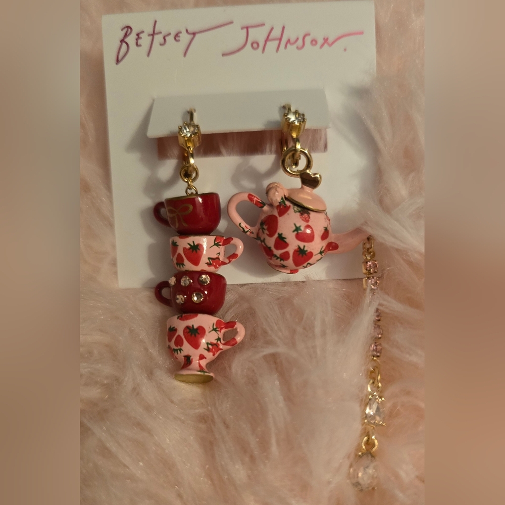 Betsey Johnson Mismatched Teapot and tea cup dangle earrings! - Picture 5 of 15